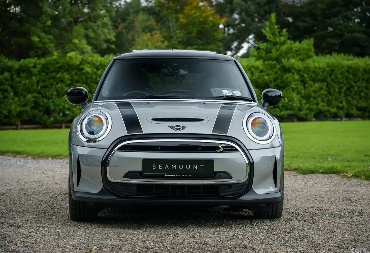 Mini Electric Hatchback, Electric, 2023, Grey