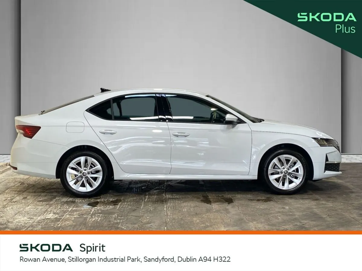 Skoda Octavia Saloon, Petrol, 2026, White