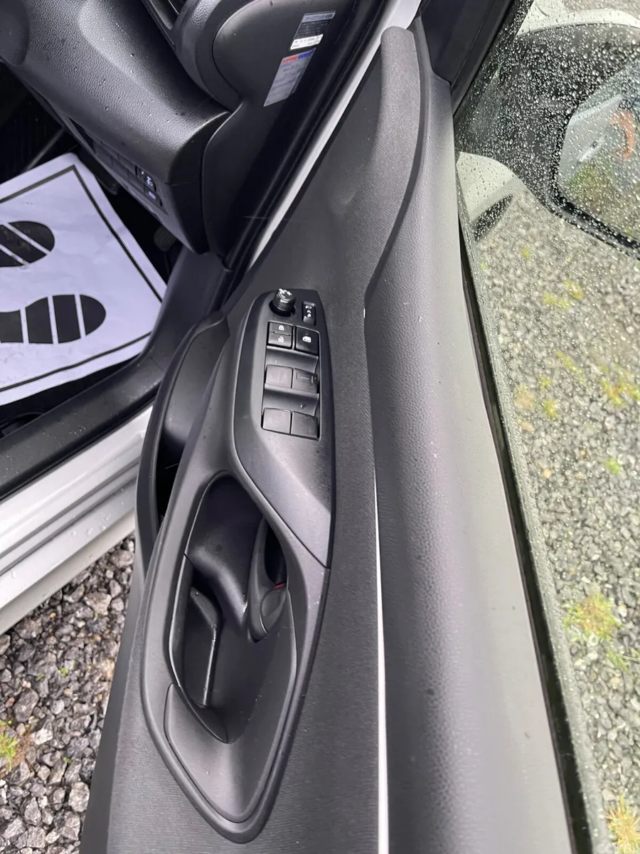 Toyota Yaris Hatchback, Petrol Hybrid, 2021, Silver