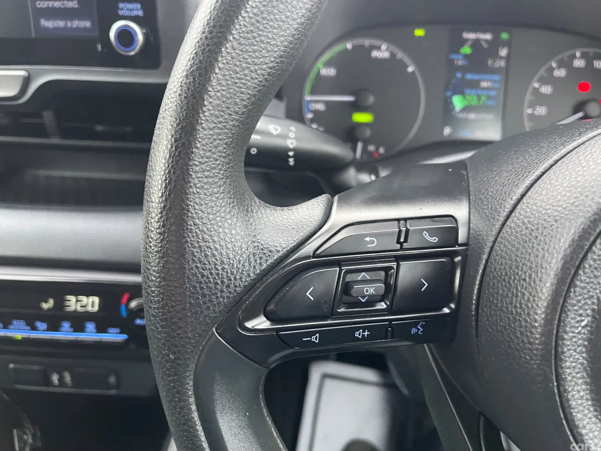 Toyota Yaris Hatchback, Petrol Hybrid, 2021, Silver