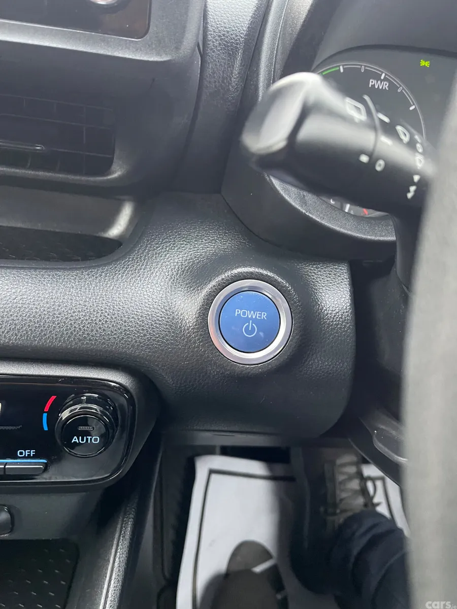 Toyota Yaris Hatchback, Petrol Hybrid, 2021, Silver