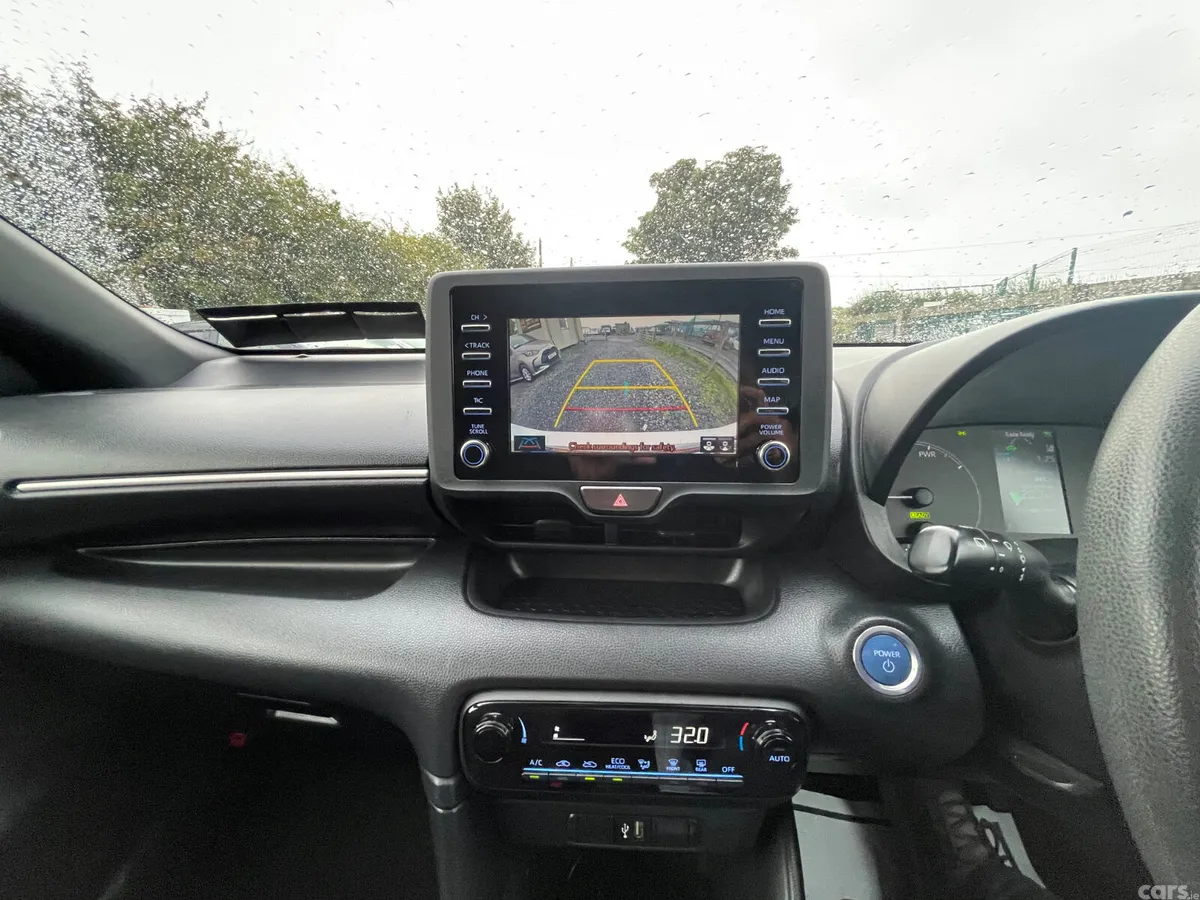 Toyota Yaris Hatchback, Petrol Hybrid, 2021, Silver