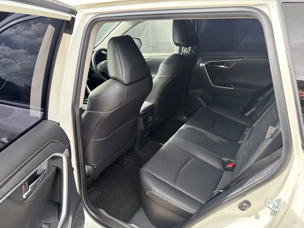 Toyota RAV4 SUV, Petrol Hybrid, 2019, White