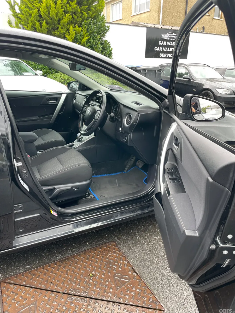 Toyota Auris Hatchback, Petrol Hybrid, 2015, Black