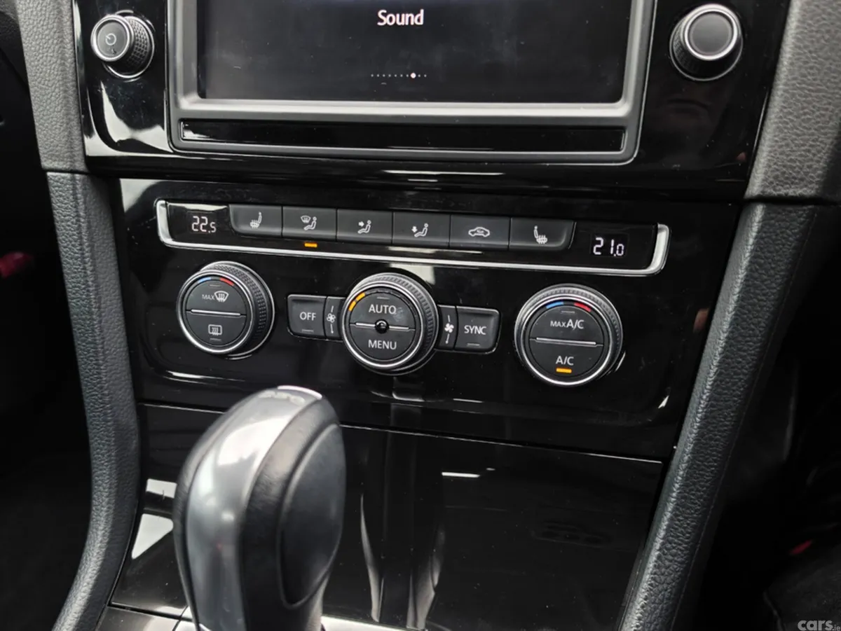 Volkswagen Golf Hatchback, Petrol, 2015, White