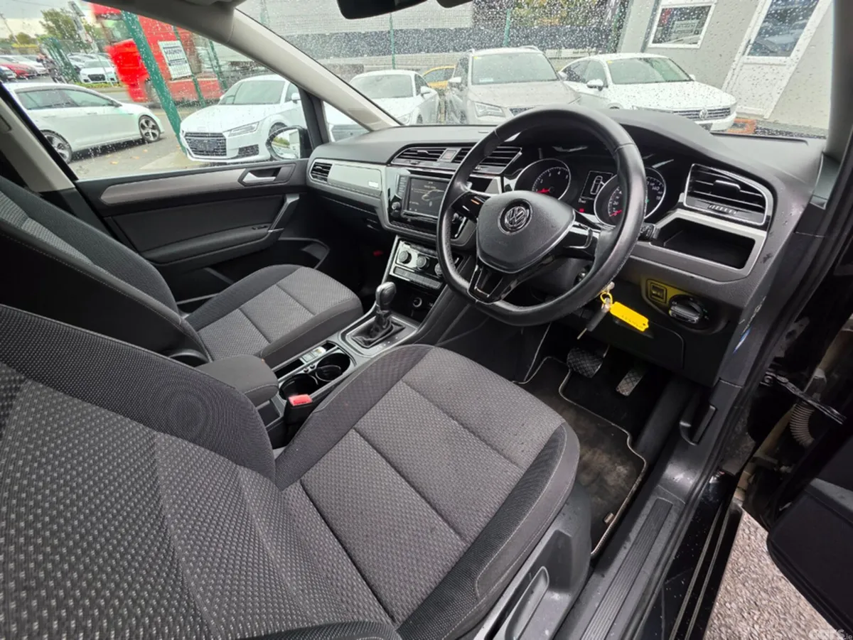 Volkswagen Touran MPV, Petrol, 2017, Black