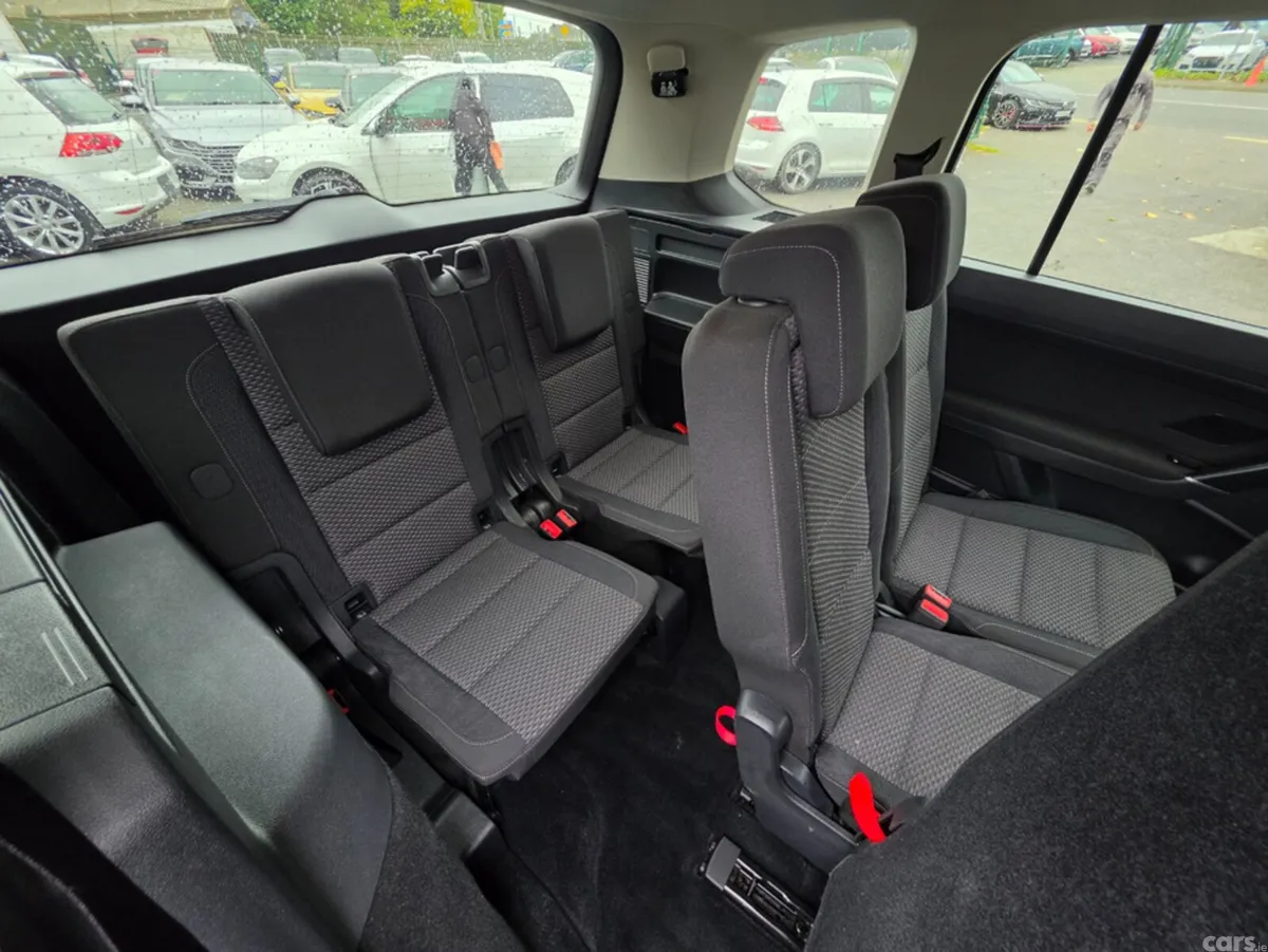 Volkswagen Touran MPV, Petrol, 2017, Black