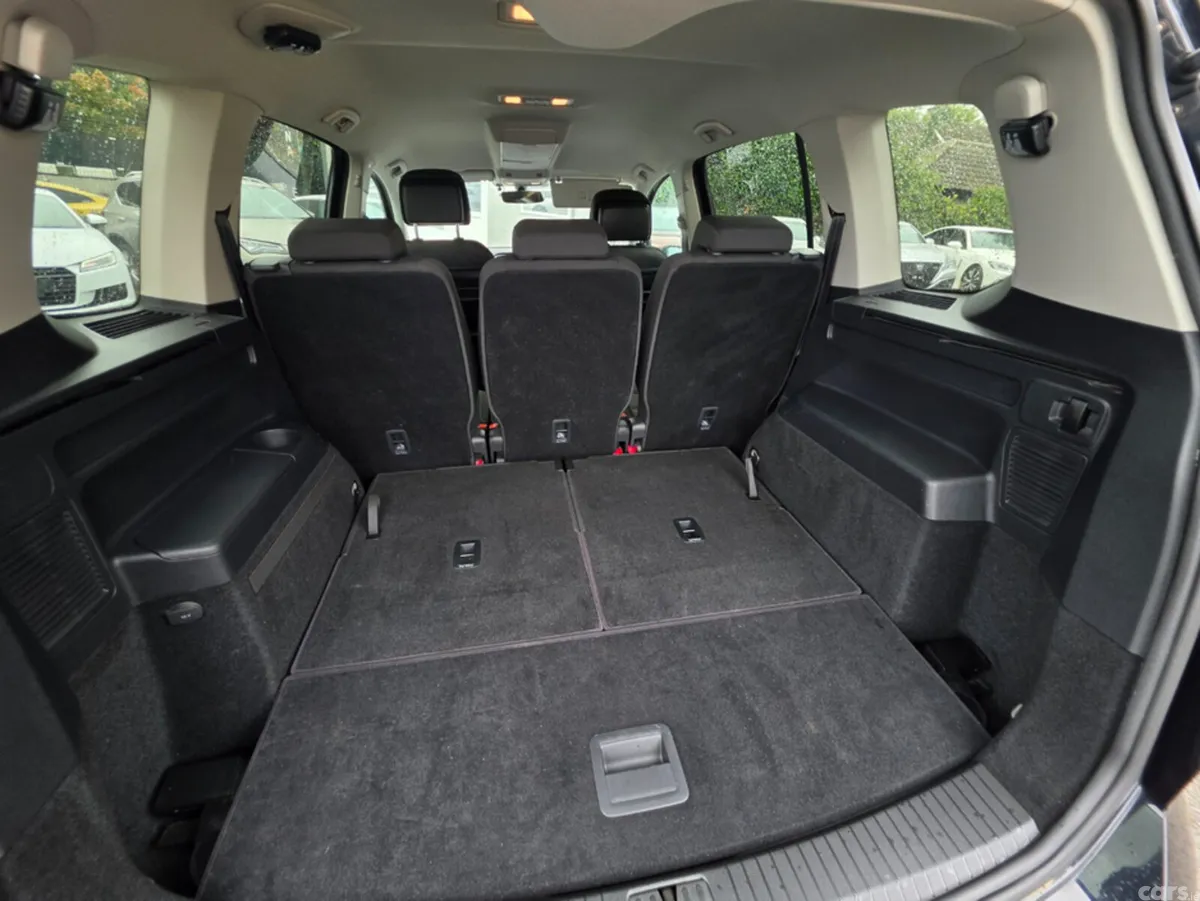 Volkswagen Touran MPV, Petrol, 2017, Black