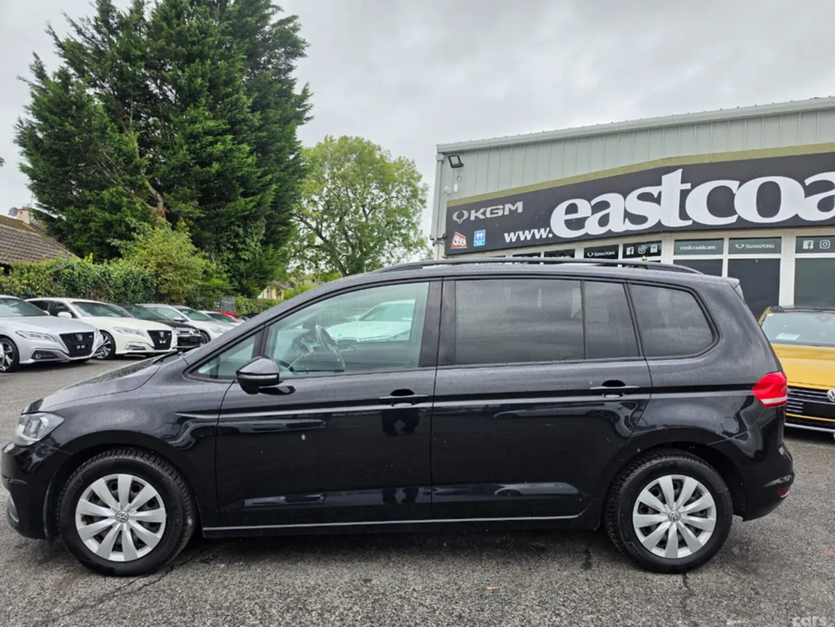 Volkswagen Touran MPV, Petrol, 2017, Black