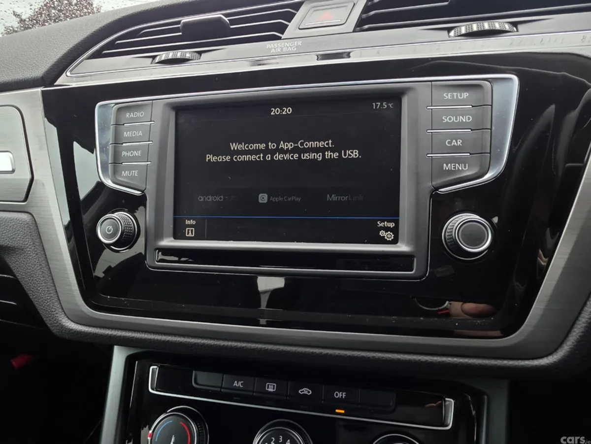Volkswagen Touran MPV, Petrol, 2017, Black