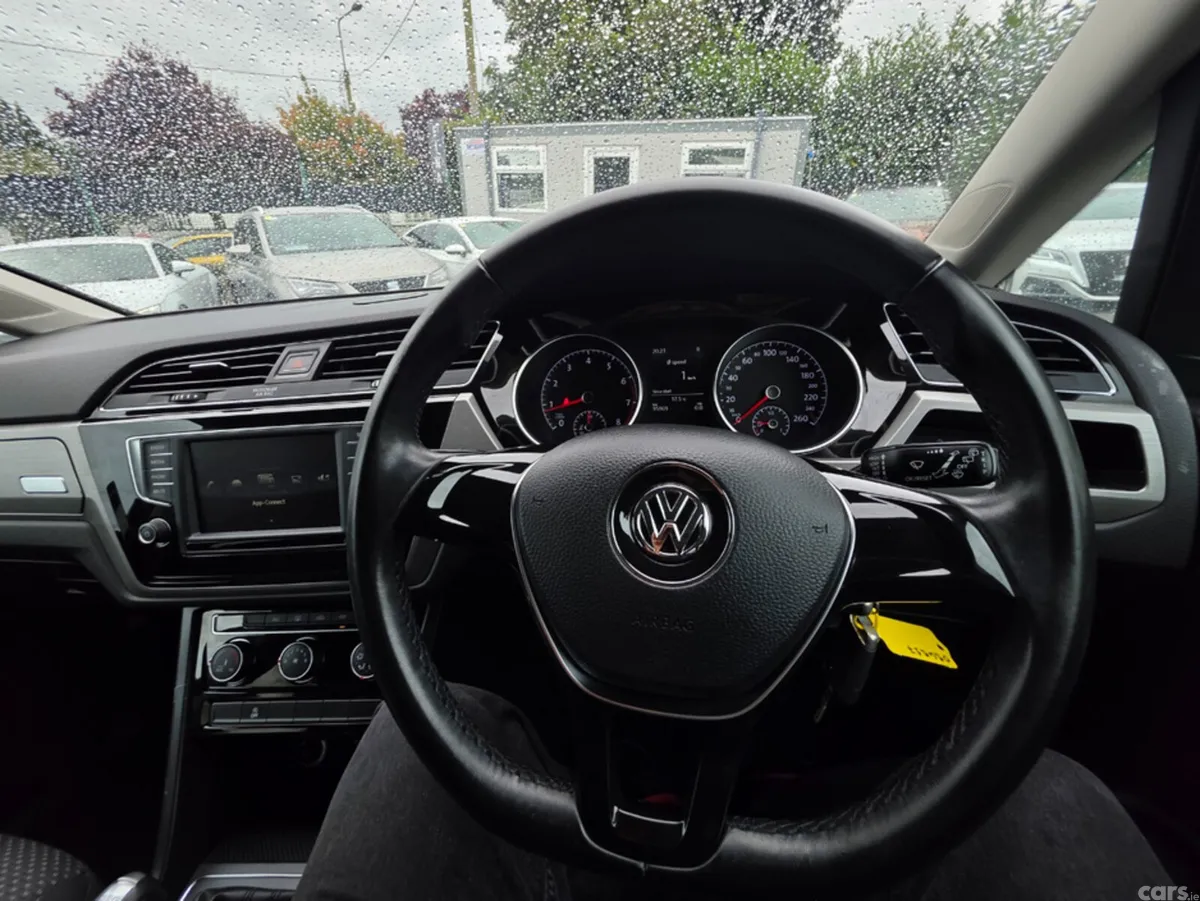 Volkswagen Touran MPV, Petrol, 2017, Black