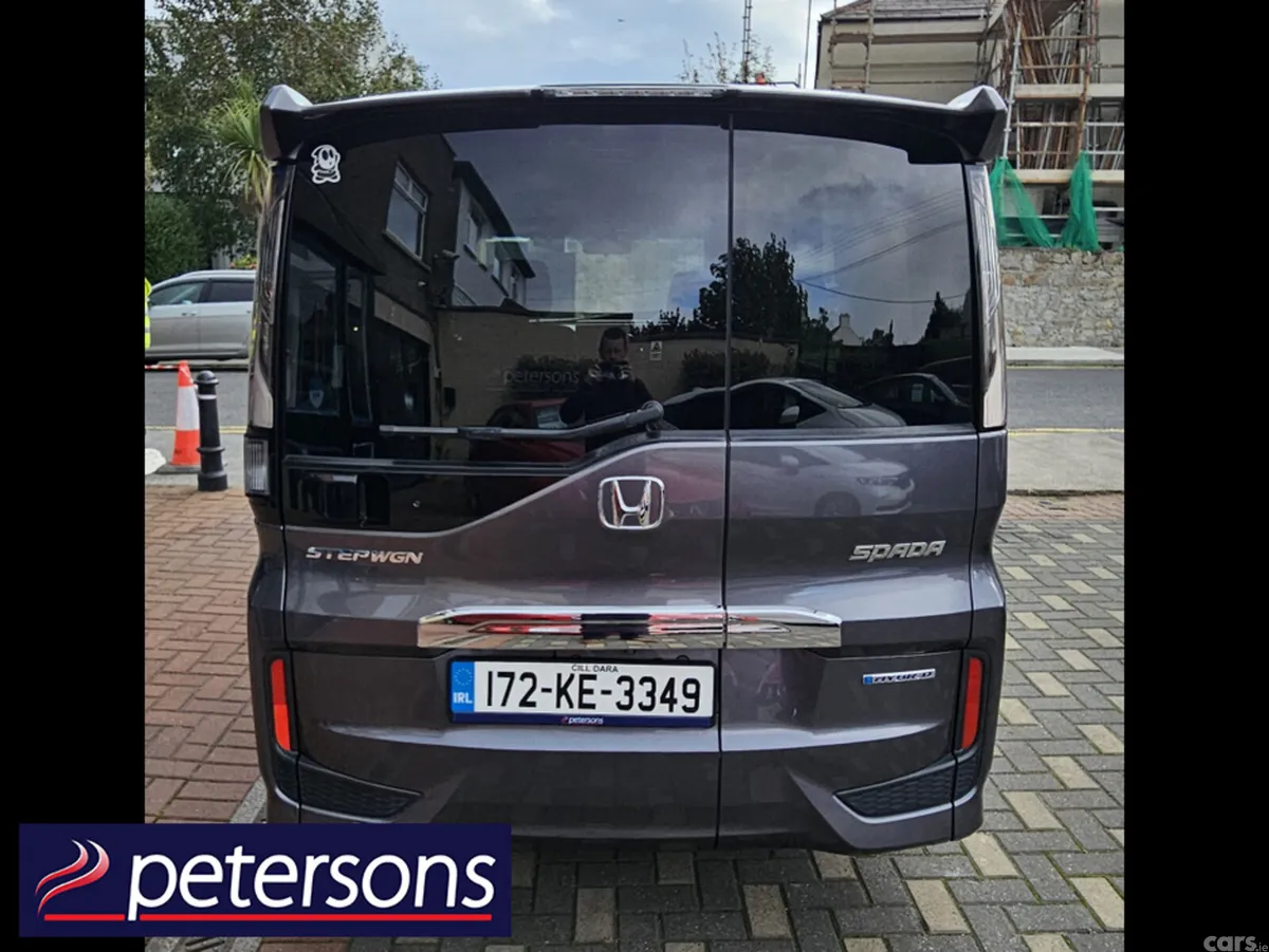 Honda Stepwagon MPV, Petrol Hybrid, 2017, Grey