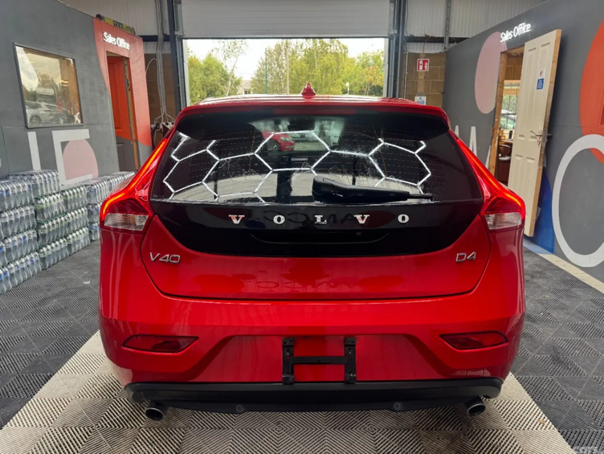 Volvo V40 Estate, Diesel, 2018, Red