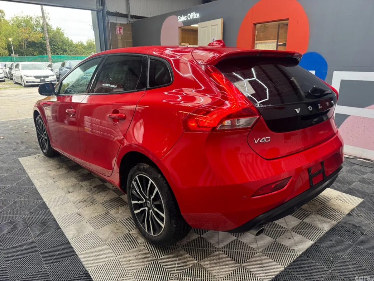 Volvo V40 Estate, Diesel, 2018, Red