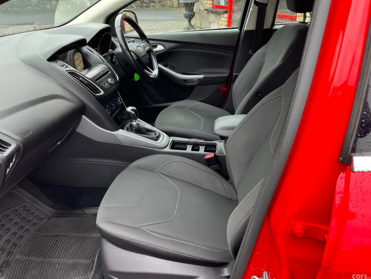 Ford Focus Hatchback, Diesel, 2017, Red