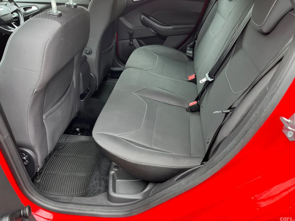 Ford Focus Hatchback, Diesel, 2017, Red