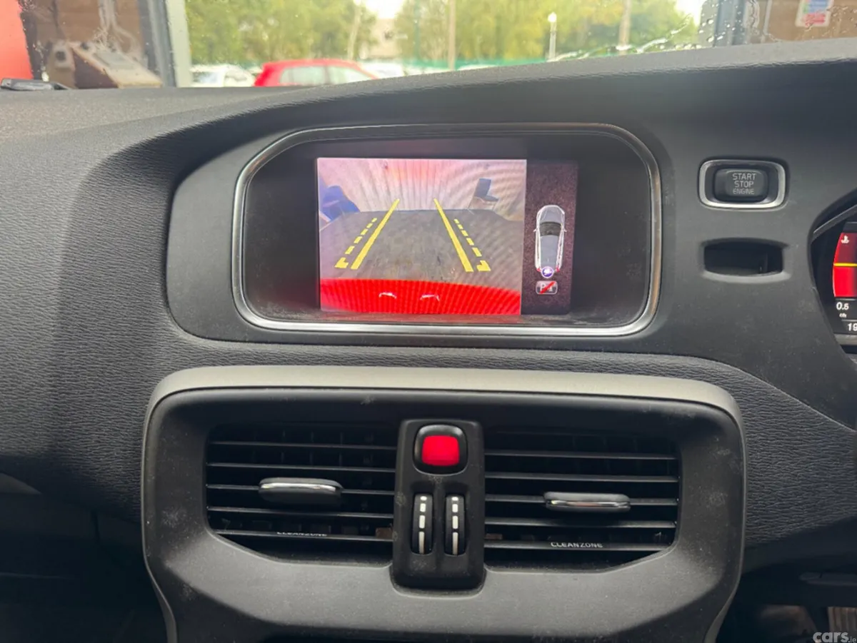 Volvo V40 Estate, Diesel, 2018, Red
