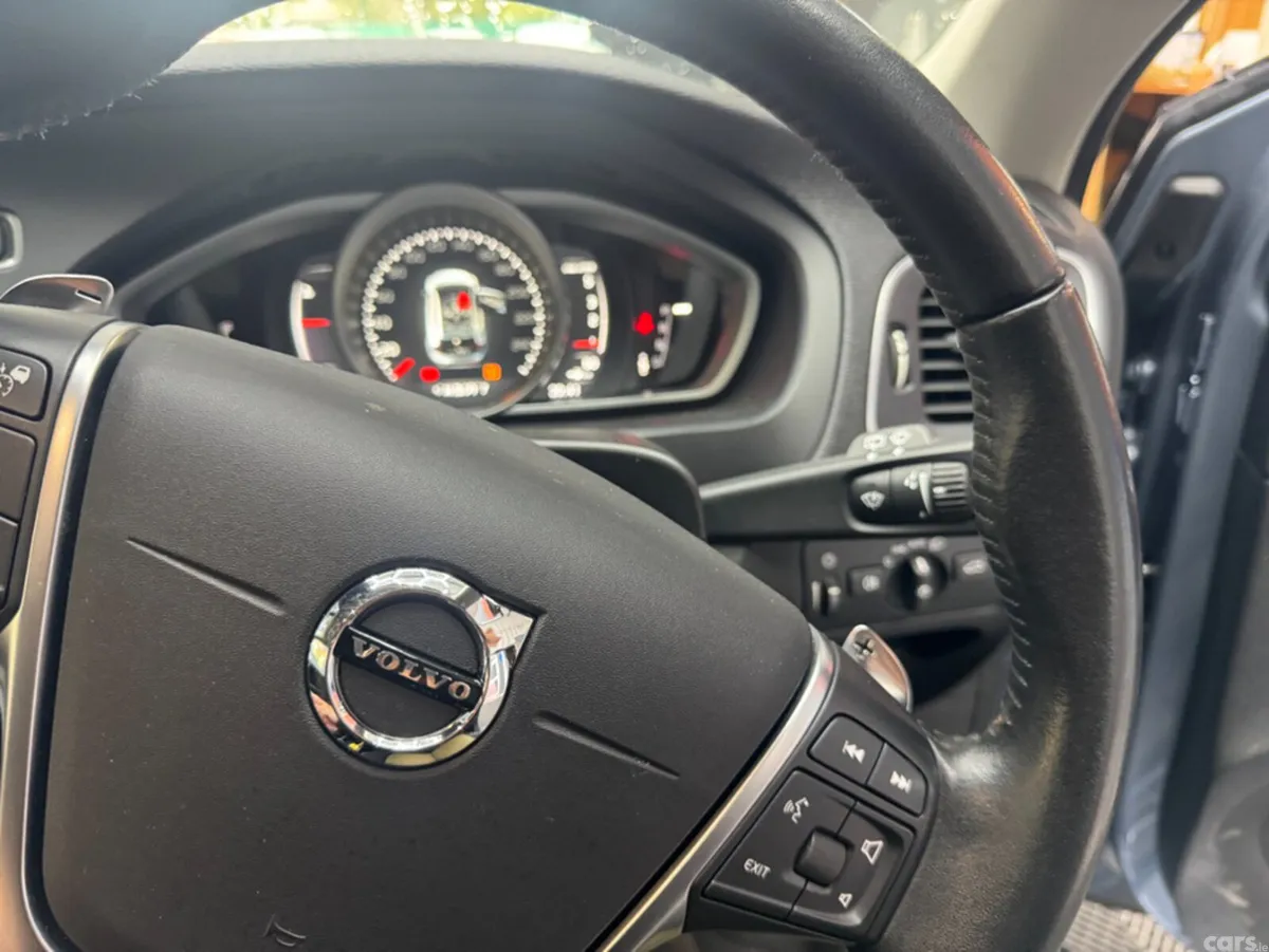 Volvo V40 Estate, Diesel, 2018, Grey