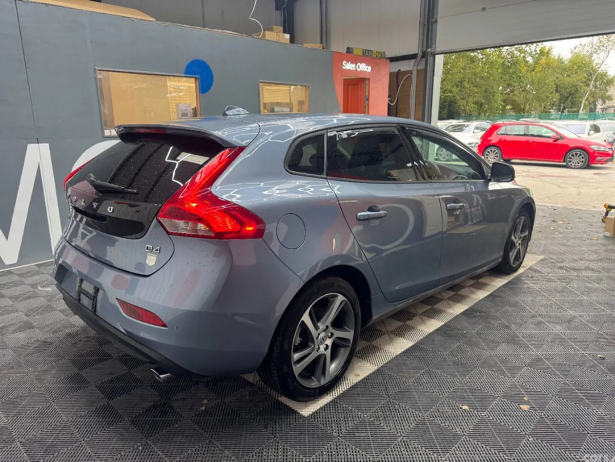 Volvo V40 Estate, Diesel, 2018, Grey