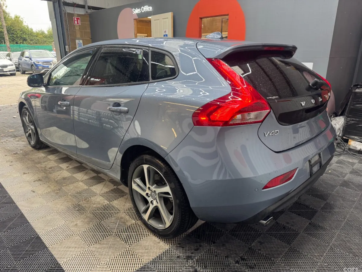 Volvo V40 Estate, Diesel, 2018, Grey
