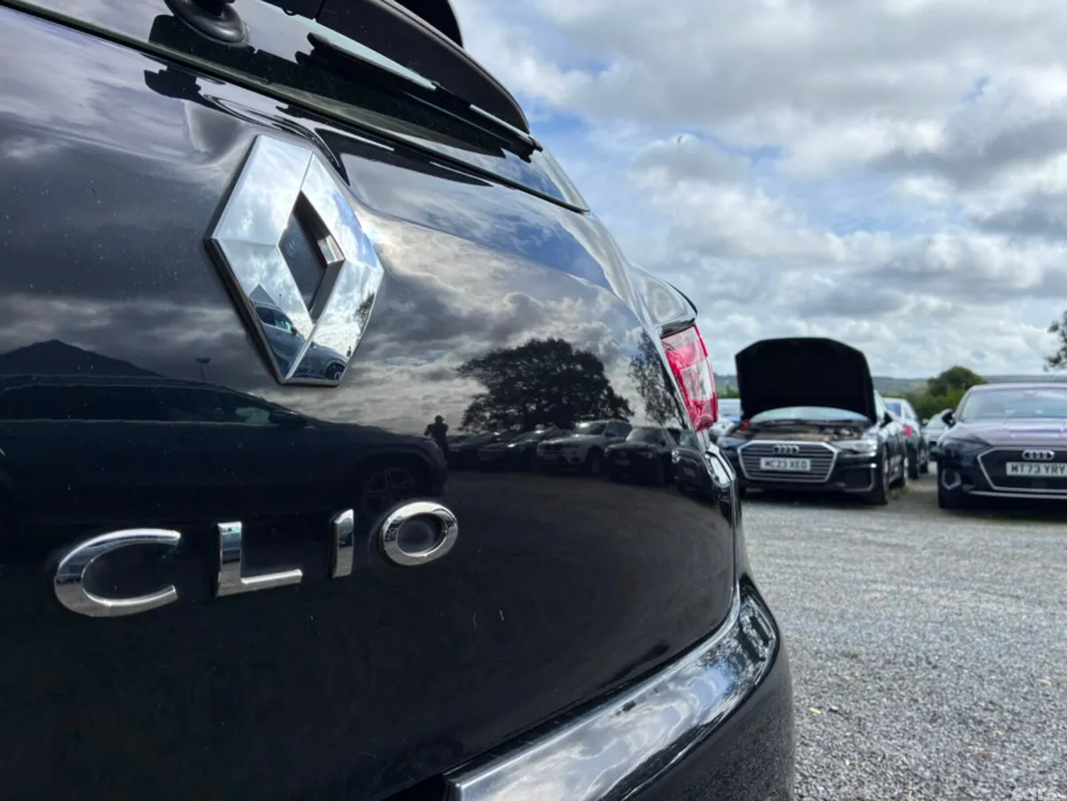 Renault Clio Hatchback, Petrol, 2015, Black