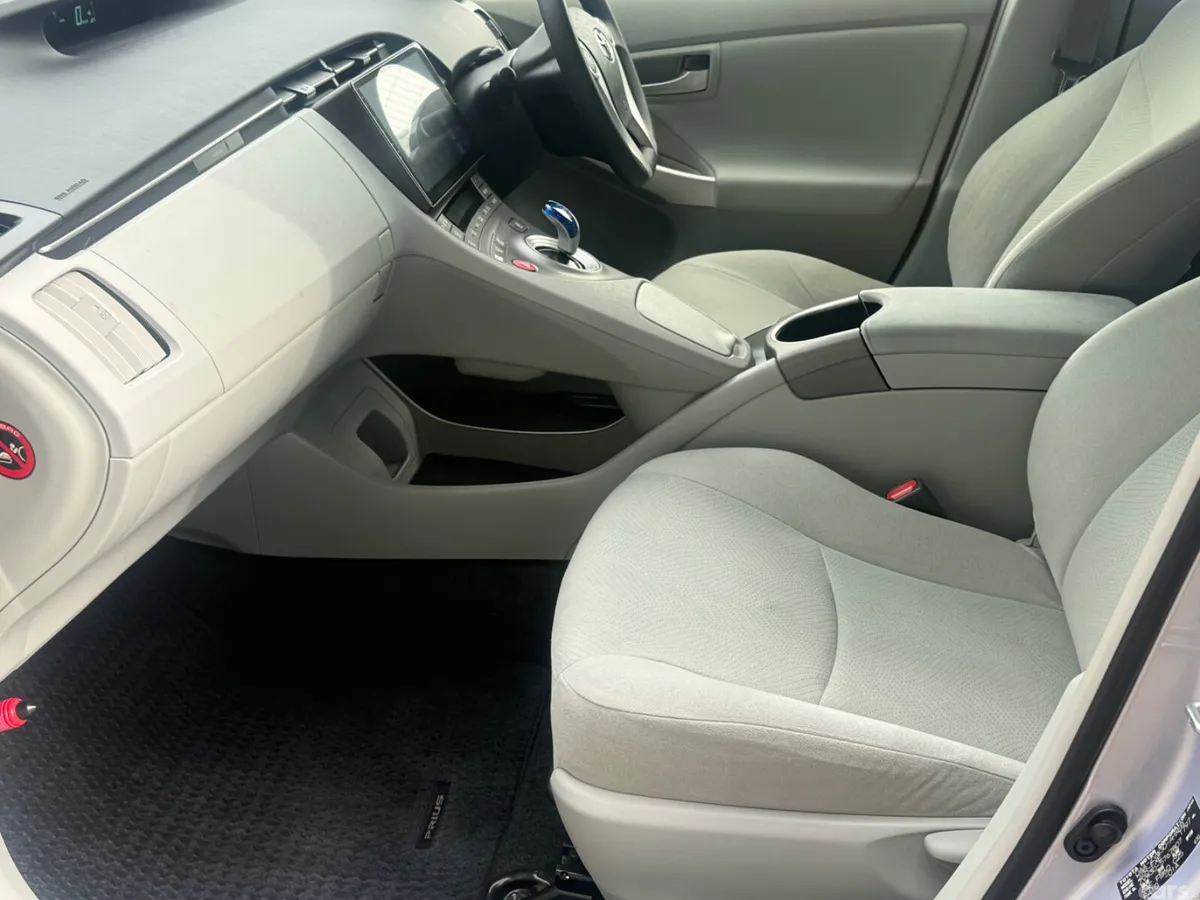 Toyota Prius Hatchback, Petrol Hybrid, 2015, Silver