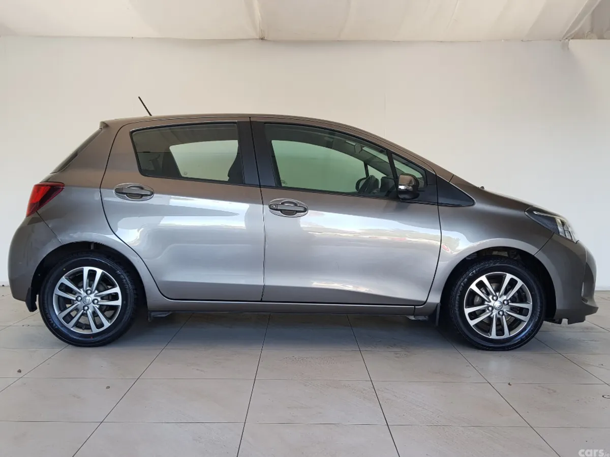 Toyota Yaris MPV, Petrol, 2017, Grey