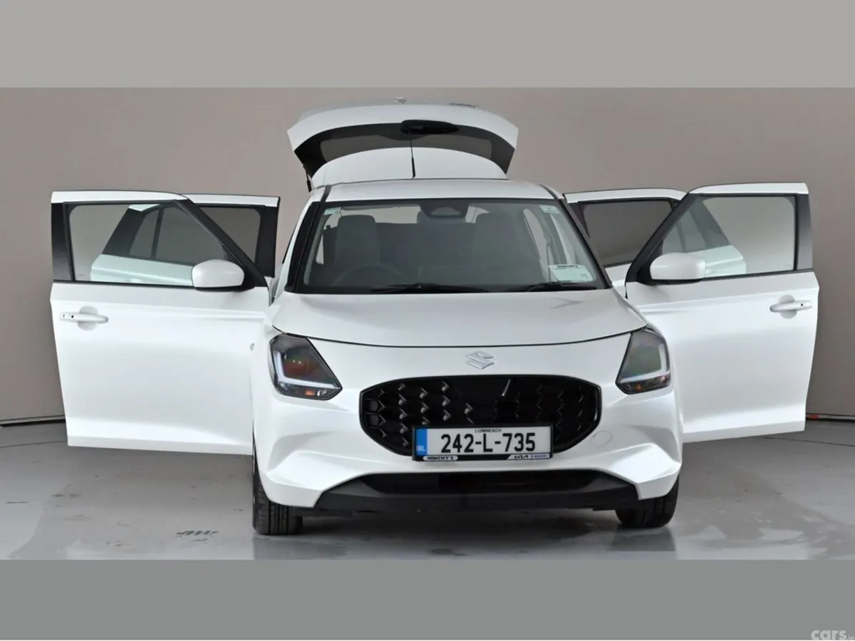 Suzuki Swift Hatchback, Petrol Hybrid, 2024, White