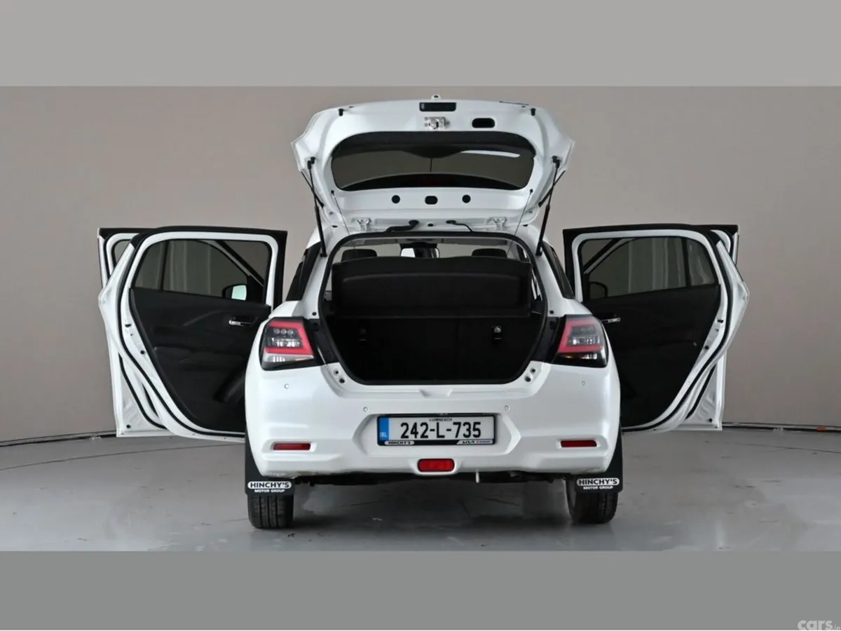 Suzuki Swift Hatchback, Petrol Hybrid, 2024, White