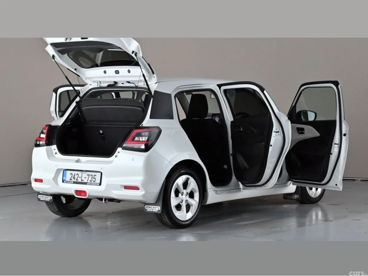 Suzuki Swift Hatchback, Petrol Hybrid, 2024, White