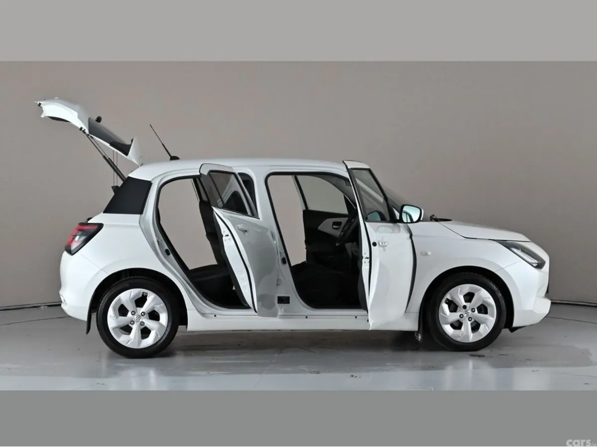 Suzuki Swift Hatchback, Petrol Hybrid, 2024, White