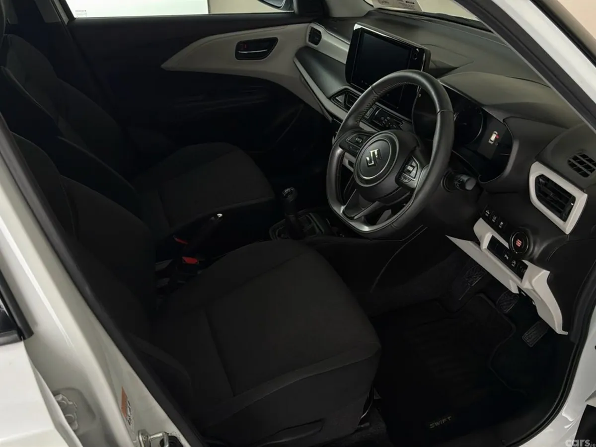 Suzuki Swift Hatchback, Petrol Hybrid, 2024, White