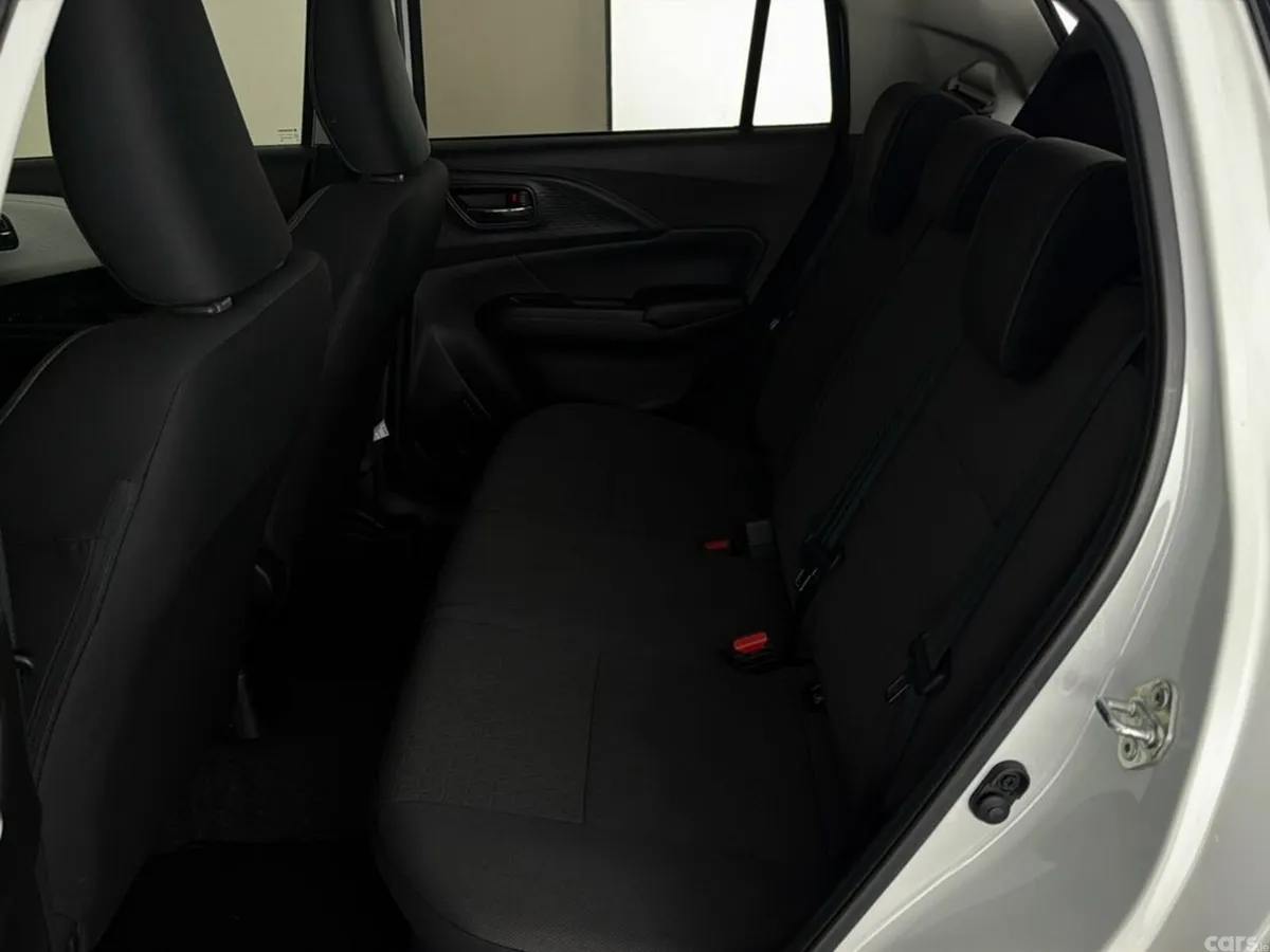 Suzuki Swift Hatchback, Petrol Hybrid, 2024, White