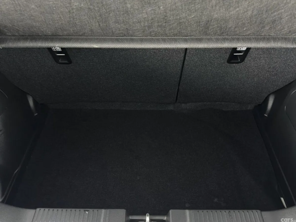 Suzuki Swift Hatchback, Petrol Hybrid, 2024, White
