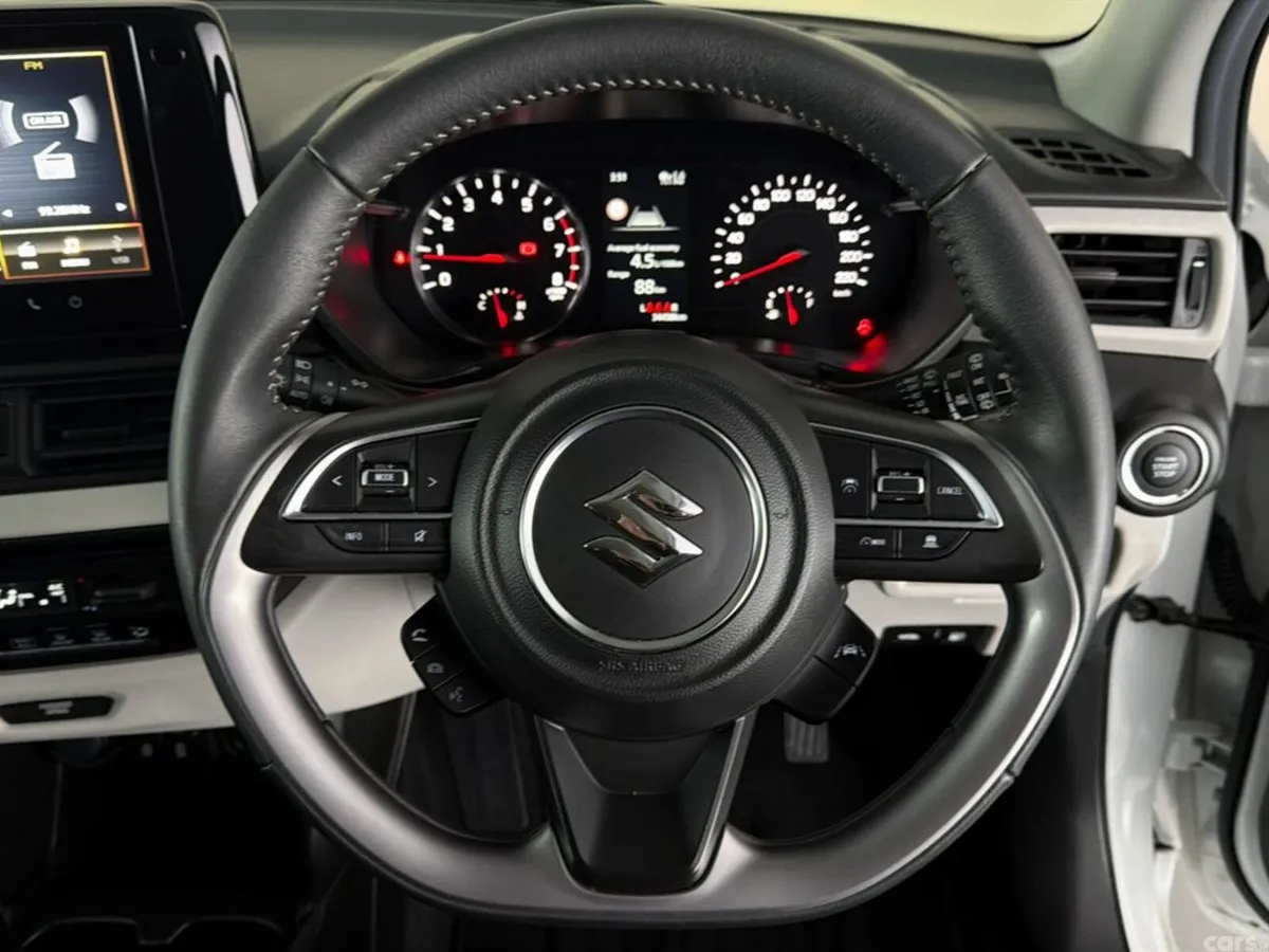 Suzuki Swift Hatchback, Petrol Hybrid, 2024, White