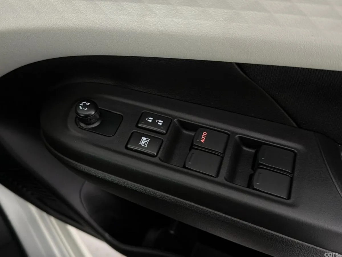 Suzuki Swift Hatchback, Petrol Hybrid, 2024, White