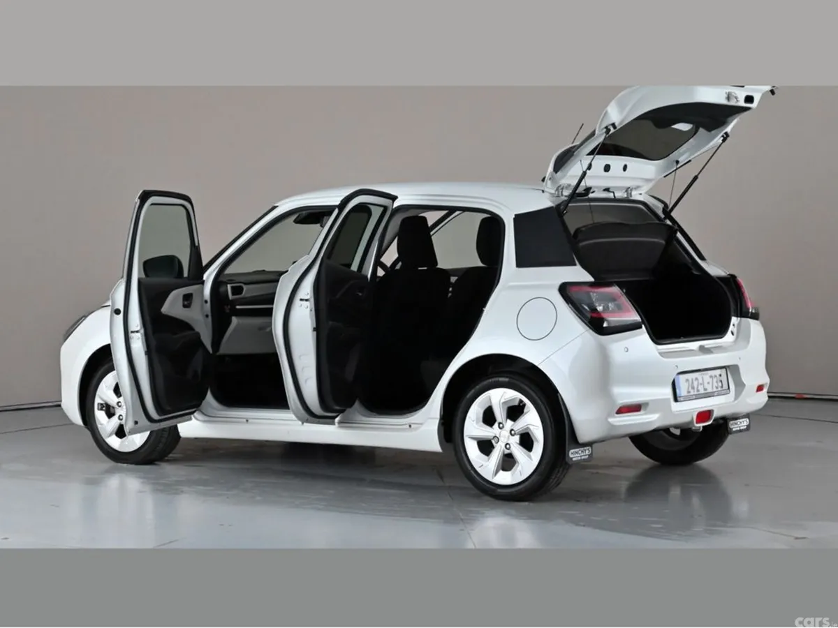 Suzuki Swift Hatchback, Petrol Hybrid, 2024, White