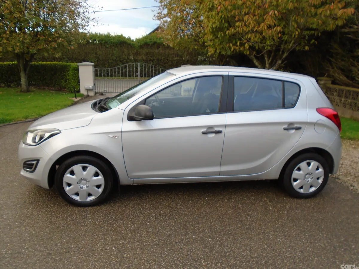 Hyundai i20 Hatchback, Petrol, 2013, Silver