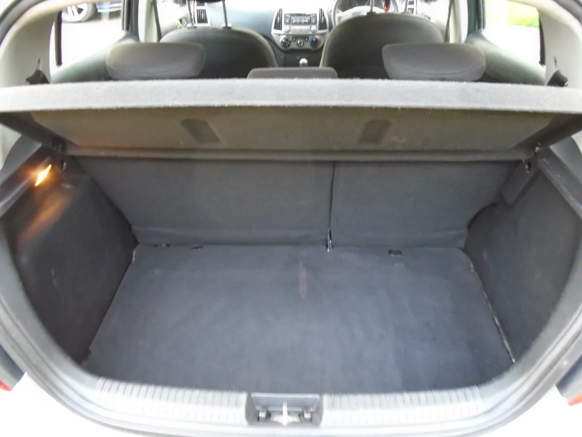 Hyundai i20 Hatchback, Petrol, 2013, Silver