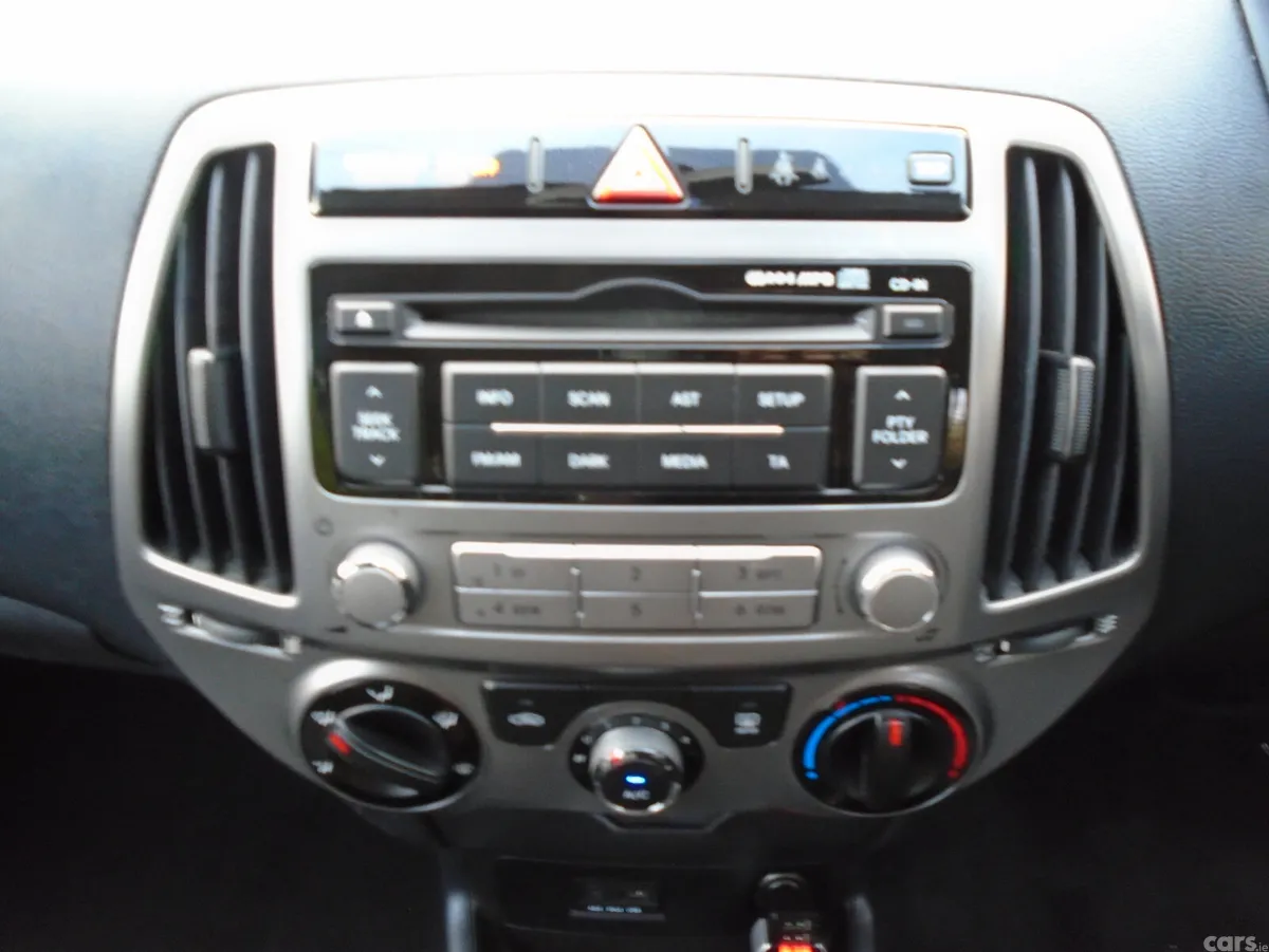 Hyundai i20 Hatchback, Petrol, 2013, Silver