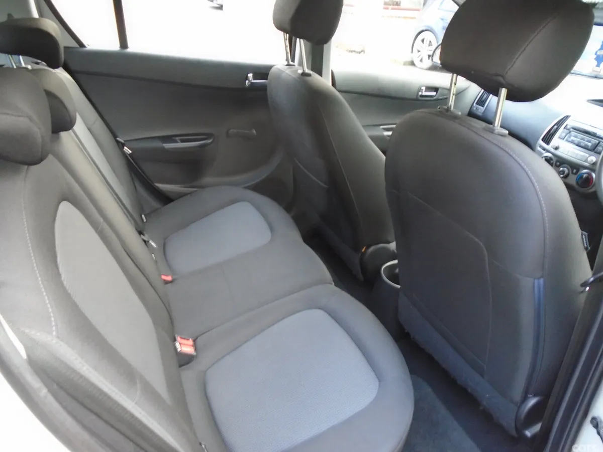 Hyundai i20 Hatchback, Petrol, 2013, Silver