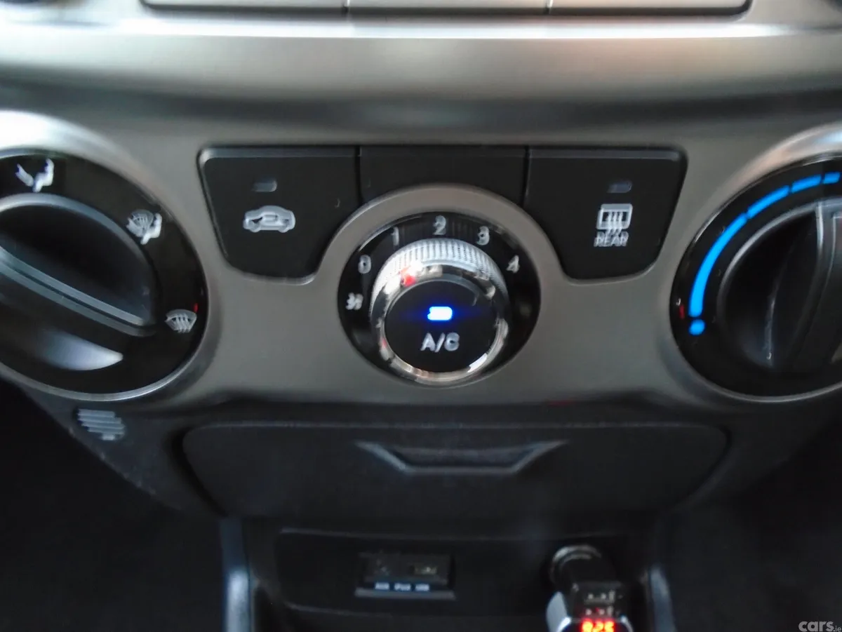 Hyundai i20 Hatchback, Petrol, 2013, Silver