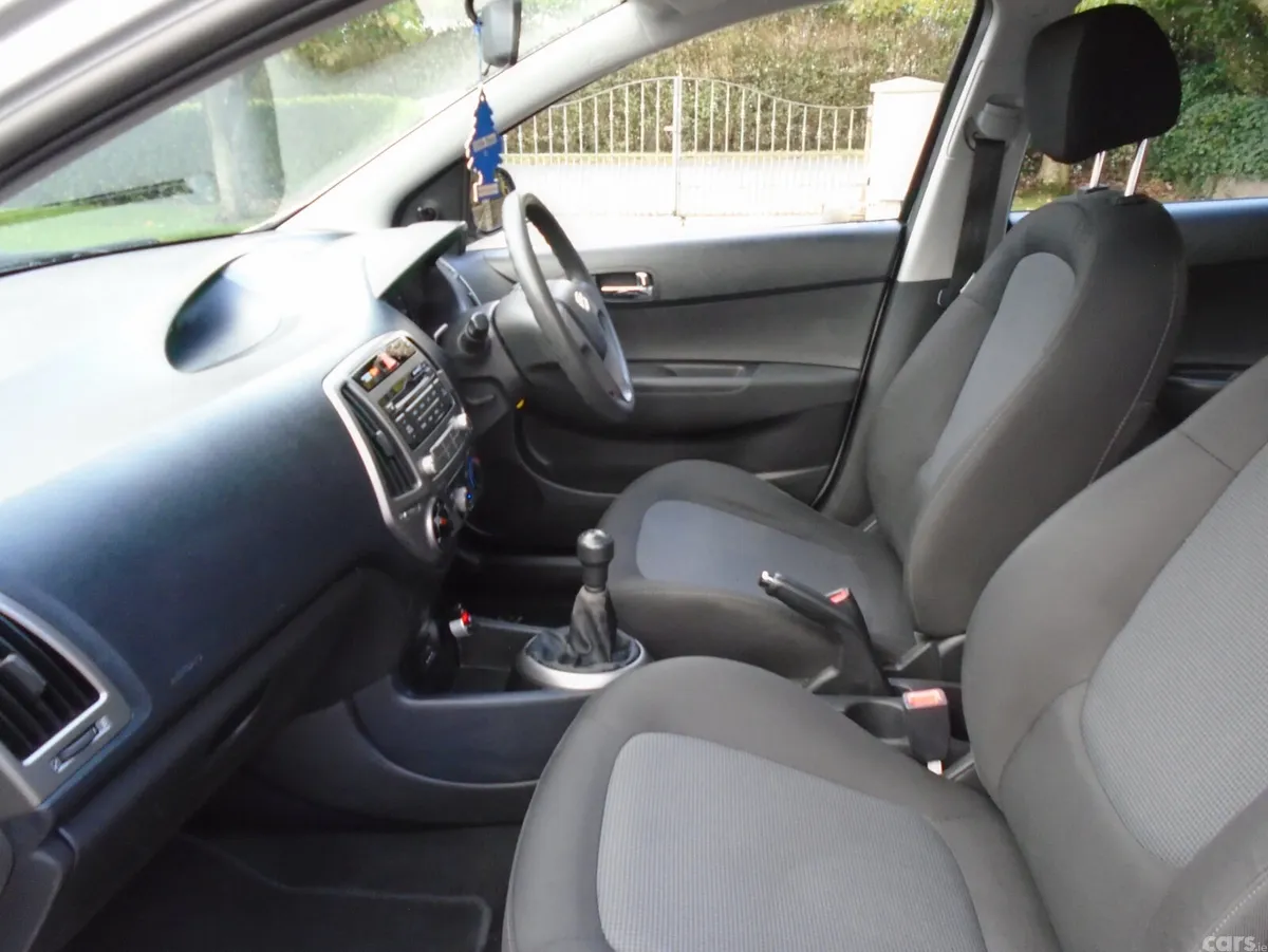 Hyundai i20 Hatchback, Petrol, 2013, Silver