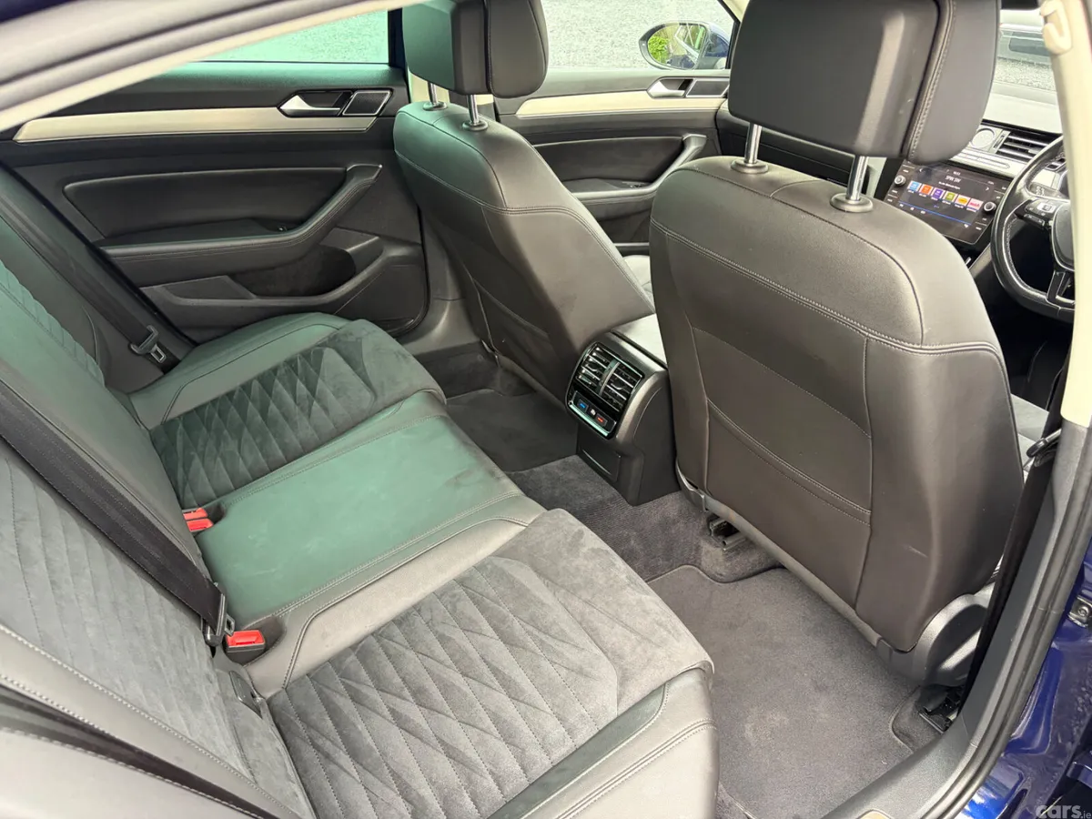 Volkswagen Passat Saloon, Diesel, 2019, Blue