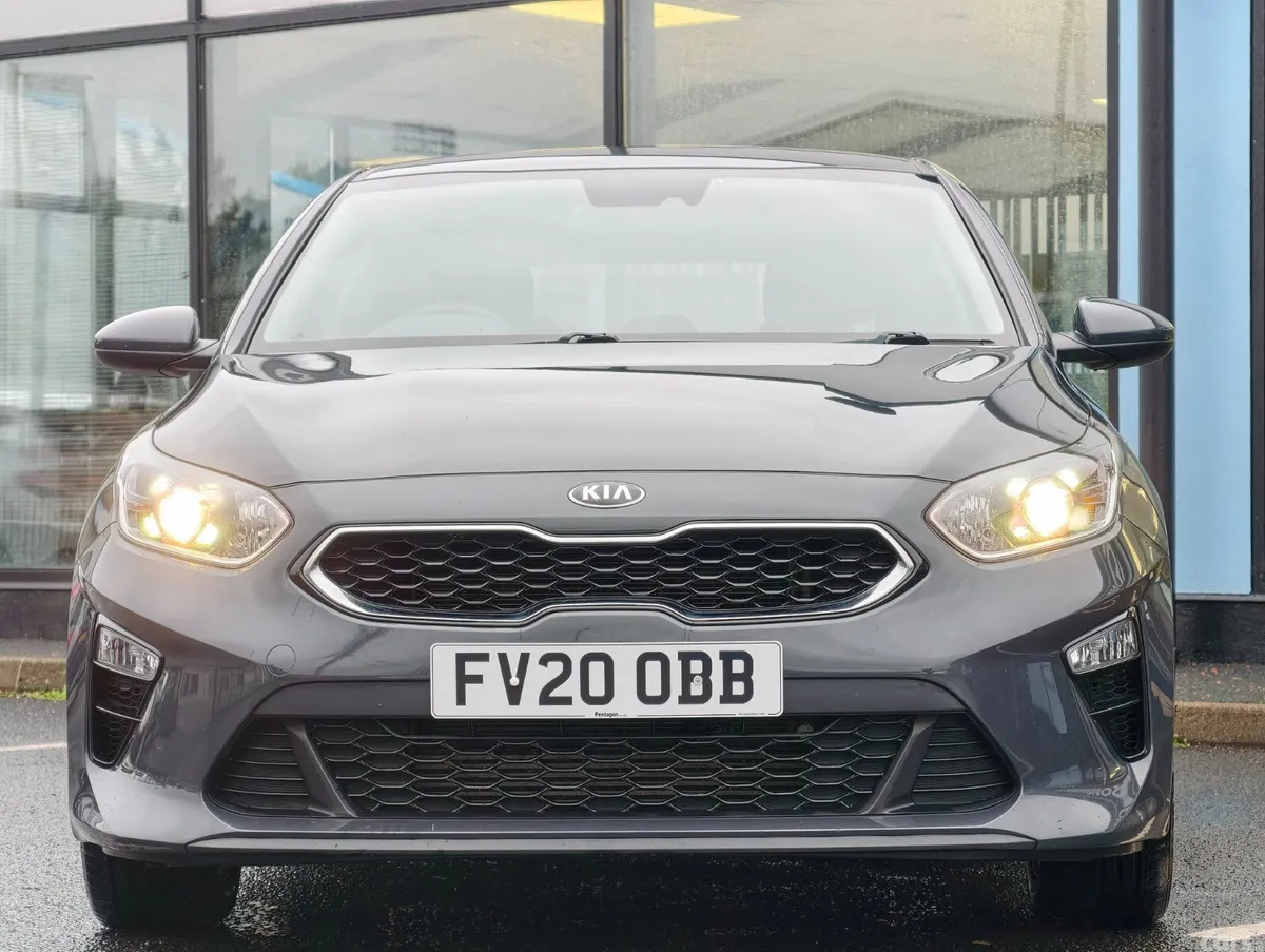 Kia Ceed Hatchback, Petrol, 2020, Grey