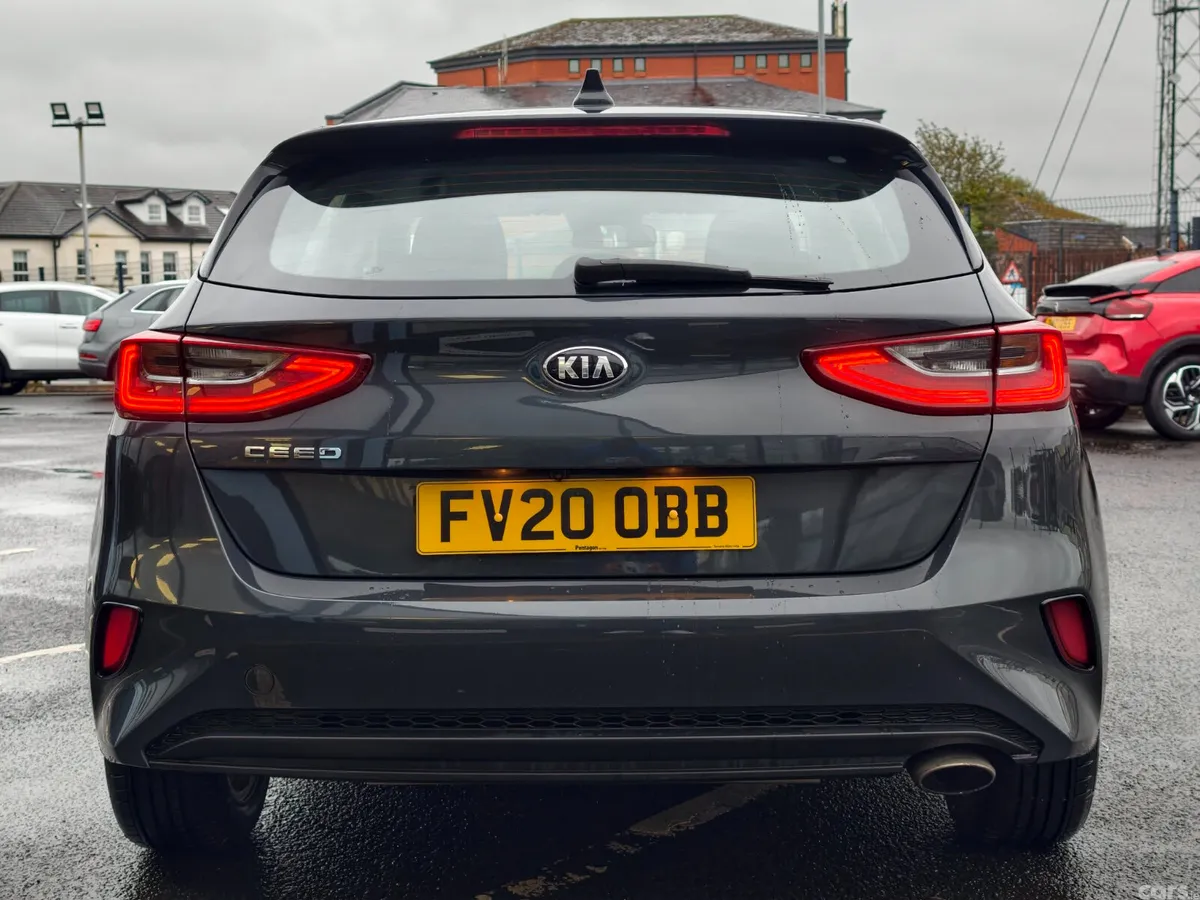 Kia Ceed Hatchback, Petrol, 2020, Grey