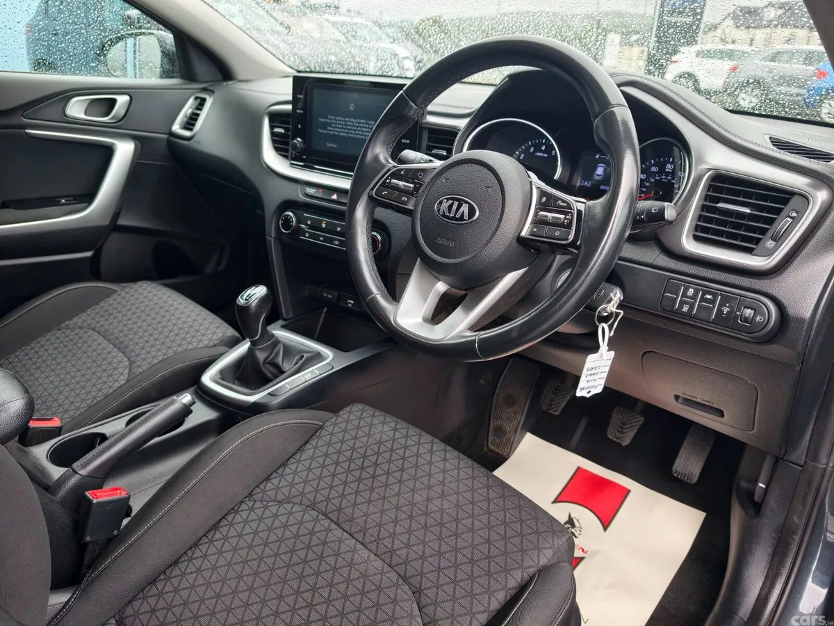 Kia Ceed Hatchback, Petrol, 2020, Grey