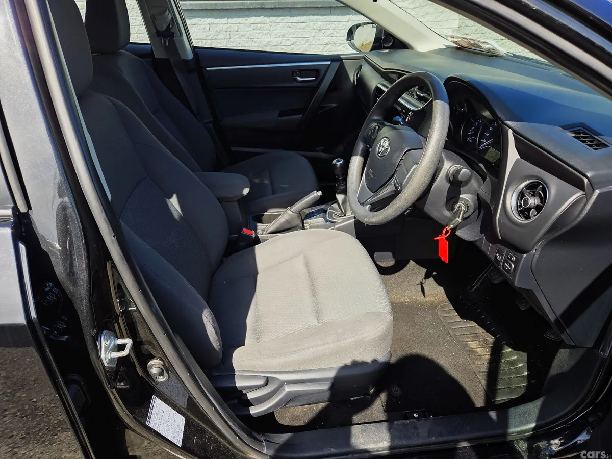 Toyota Corolla Saloon, Diesel, 2017, Black