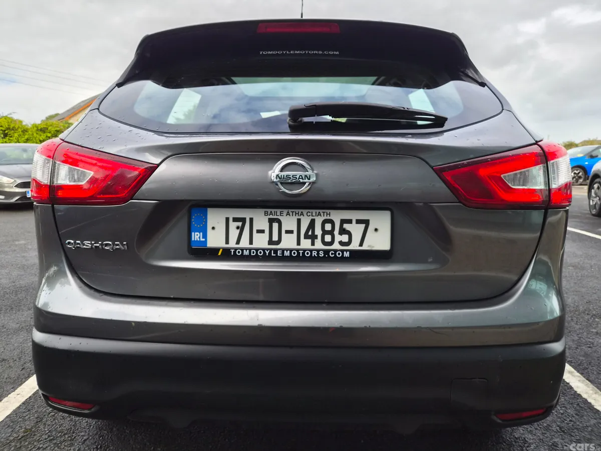 Nissan Qashqai SUV, Diesel, 2017, Grey