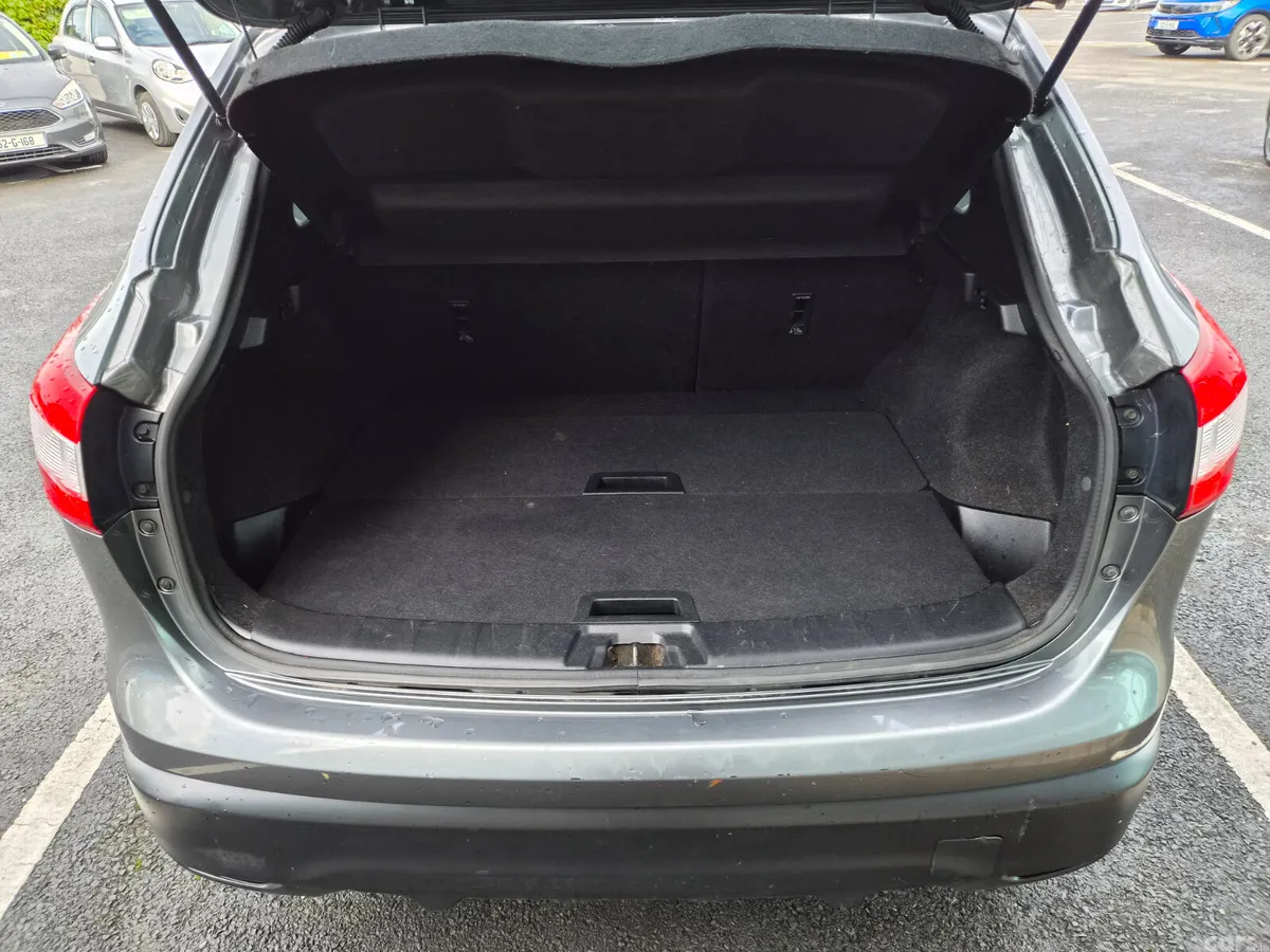 Nissan Qashqai SUV, Diesel, 2017, Grey